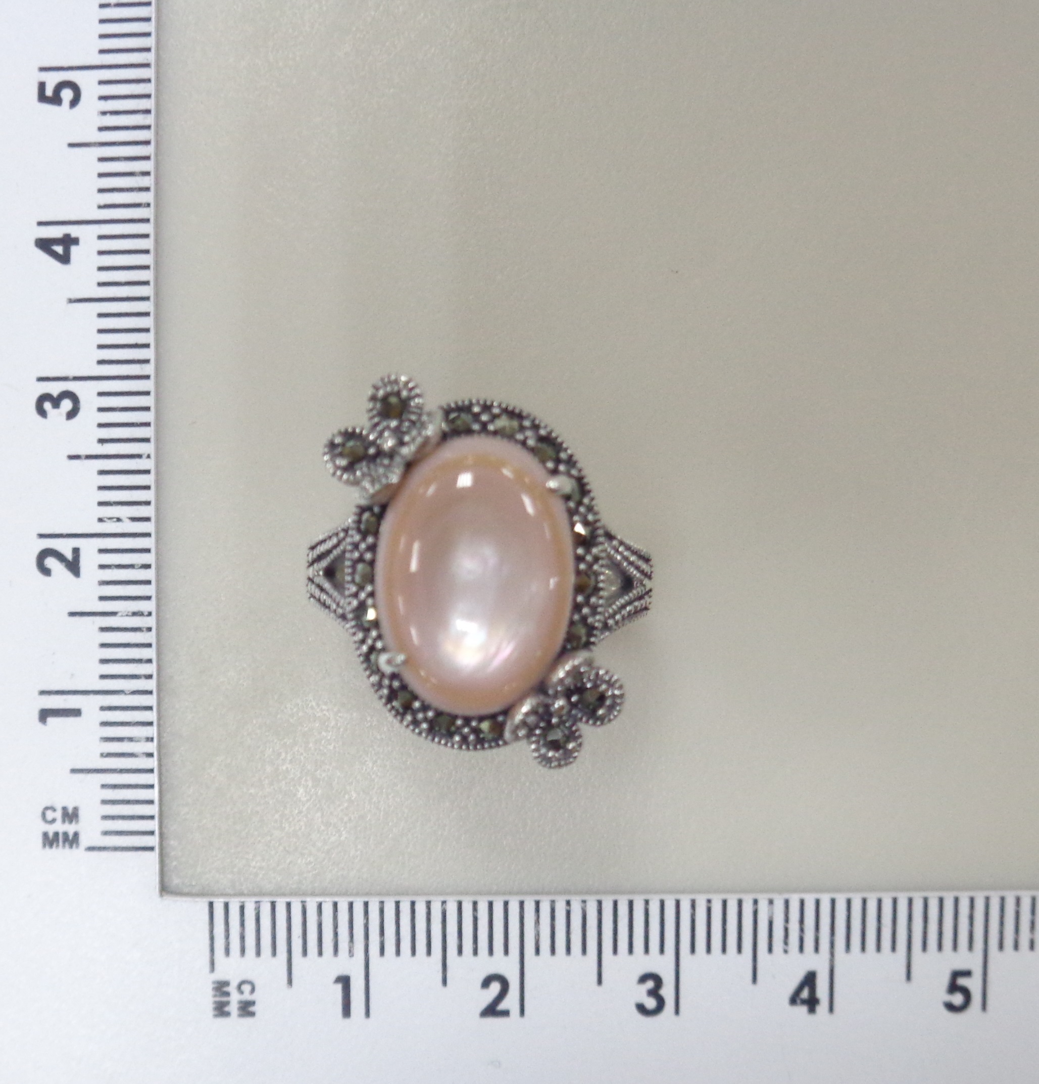 Серебряное кольцо с перламутром